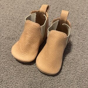 Freshly Picked Tan Leather Moccasins Chelsea Boot style size 2